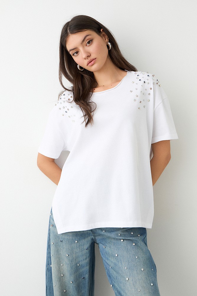 Tricou cu pietricele pe umeri
