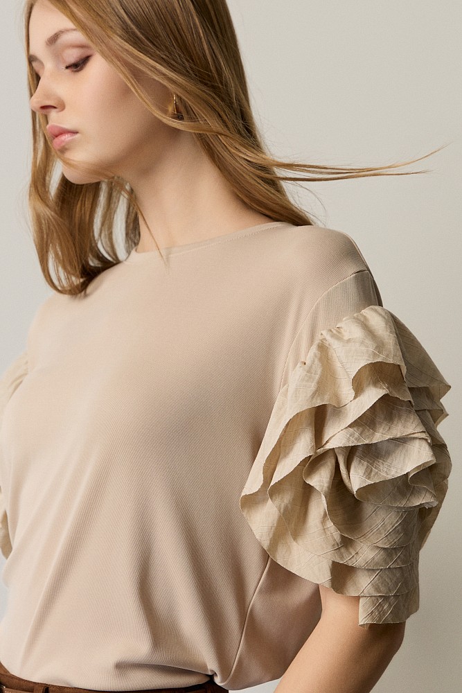 Short sleeves blouse with ruffles