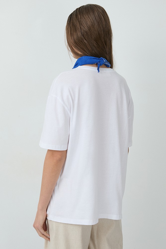 T-shirt με τύπωμα και φουλάρι