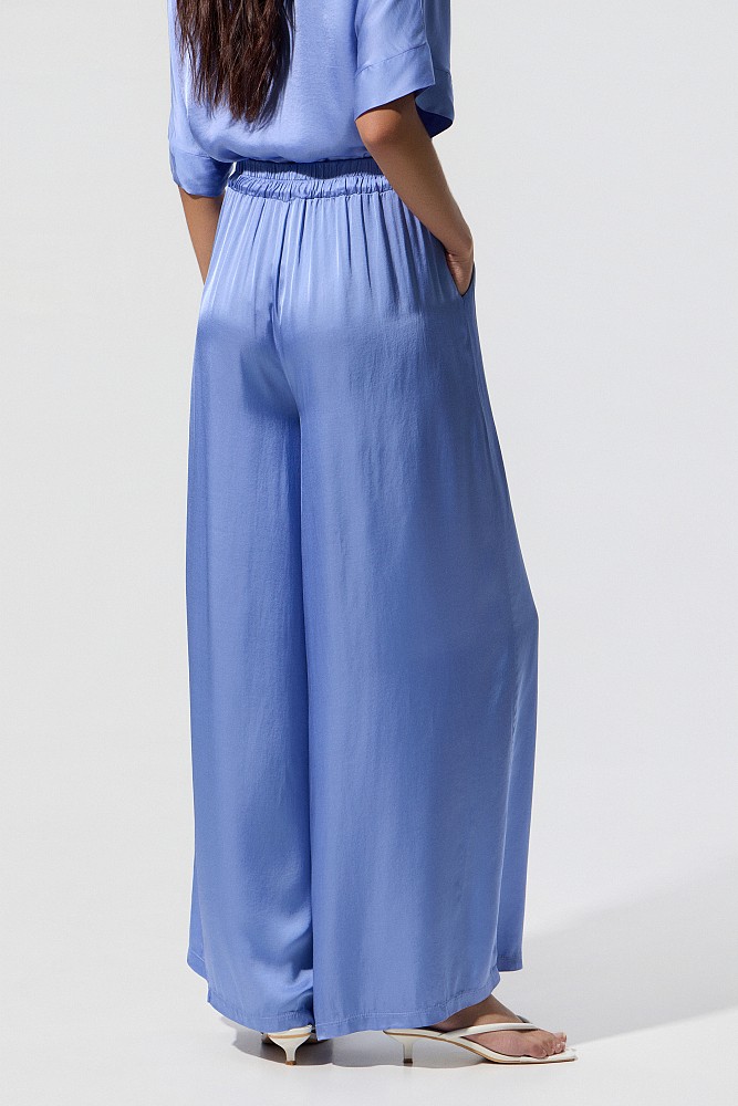 Pantaloni cu aspect satinat