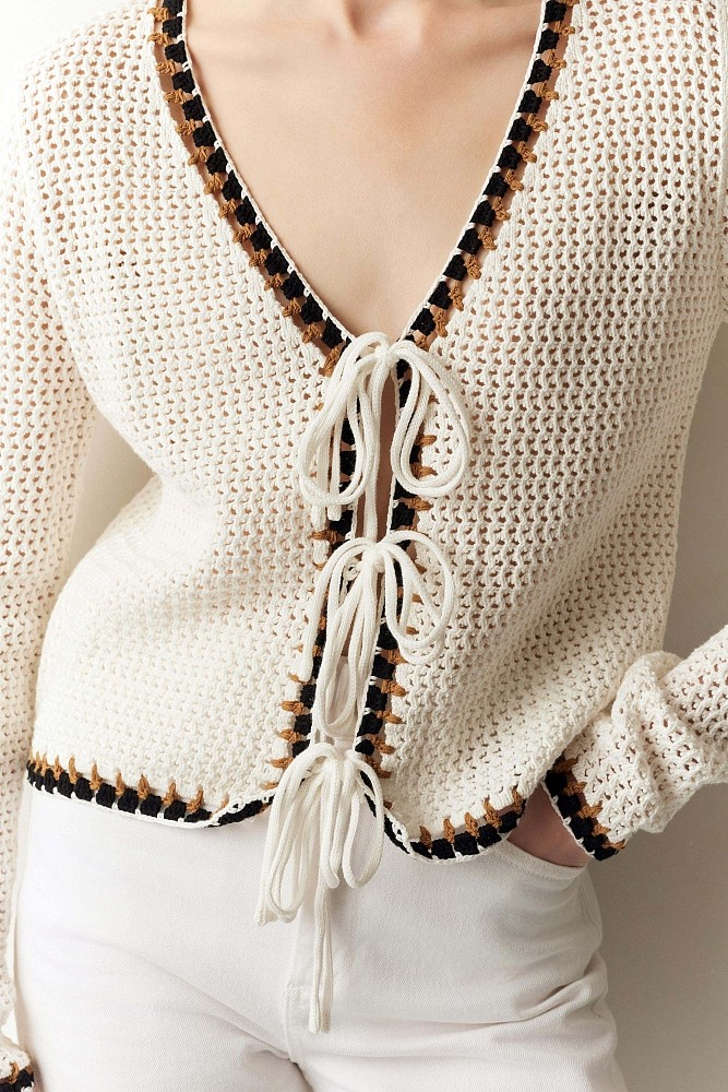 Knitted cardigan with self tie