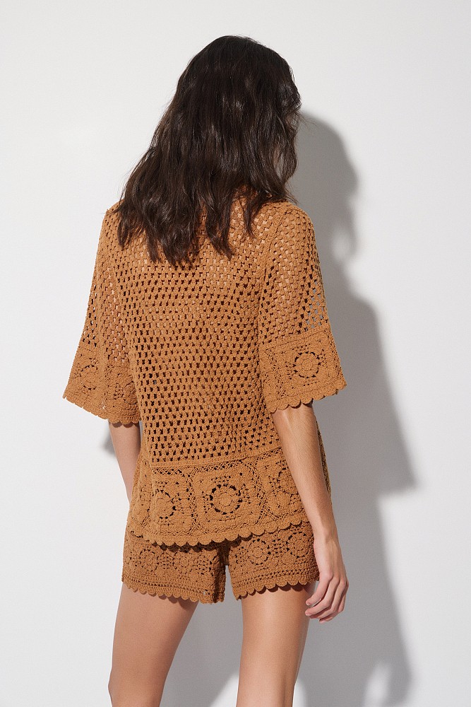 Cardigan tejido con detalles bordados
