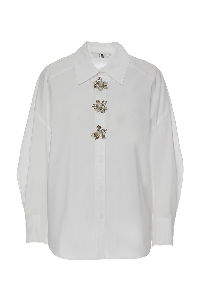 Camisa con botones decorativos