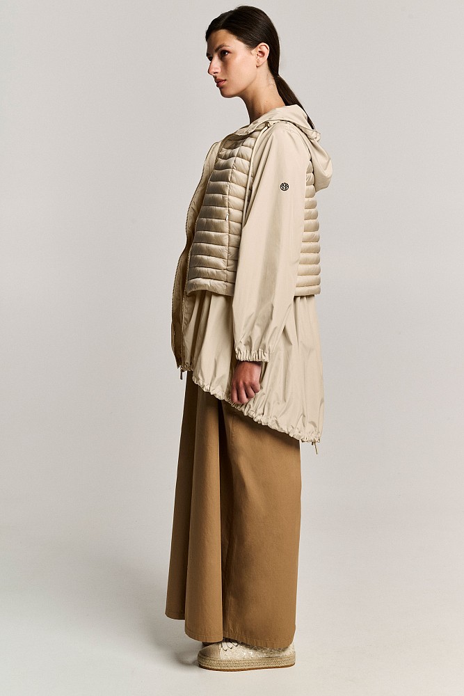 Puffer jacket with fabric combination