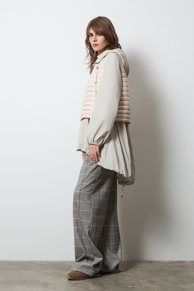 Puffer jacket with fabric combination