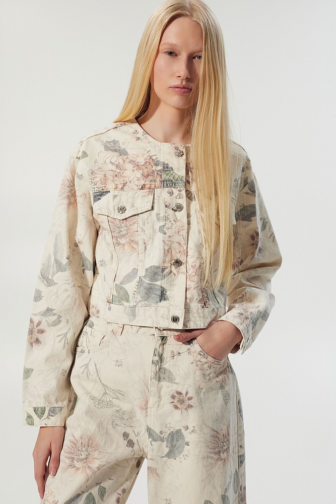 Chaqueta vaquera floral