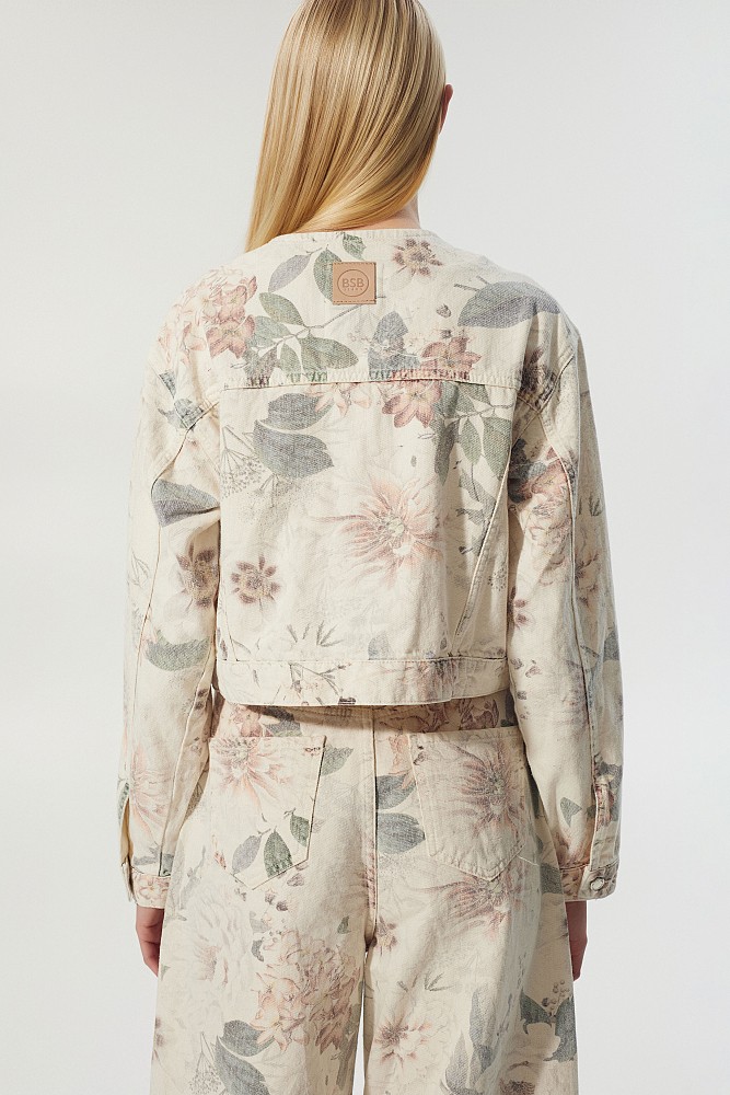 Chaqueta vaquera floral