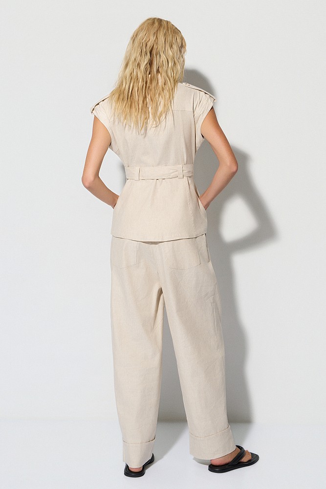 Vest with belt in linen texture