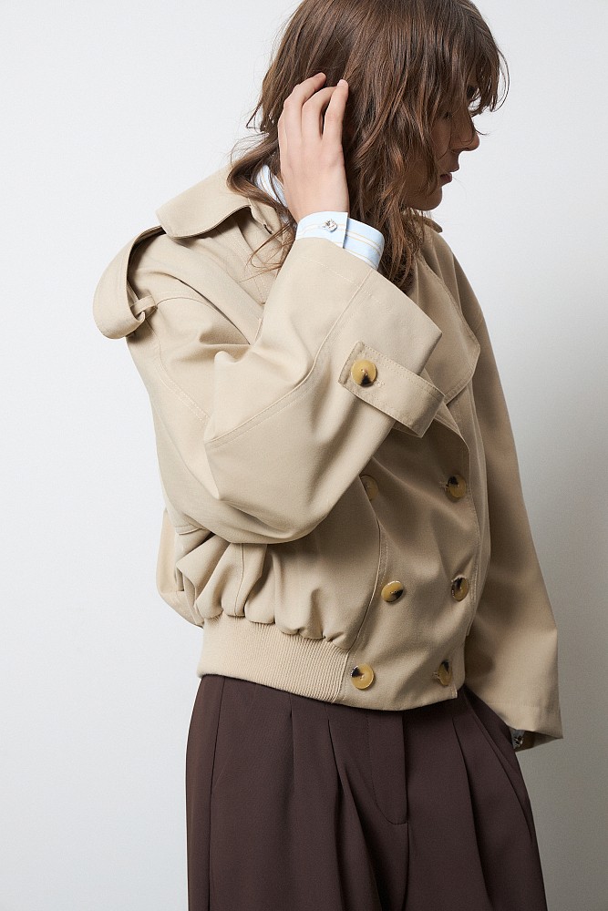 Short trench coat with elastic waistband