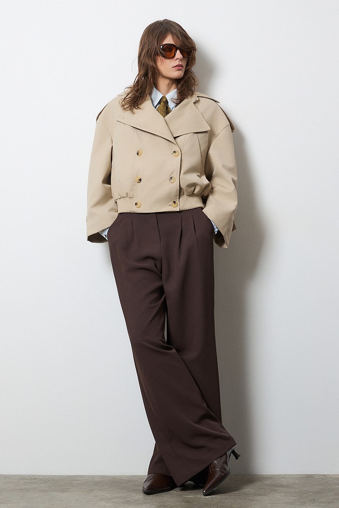 Short trench coat with elastic waistband