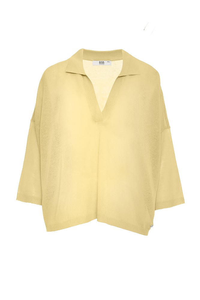 Sweater with 3/4 sleeves and collar