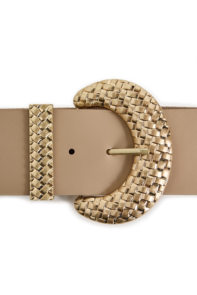 Elasticated belt with buckle