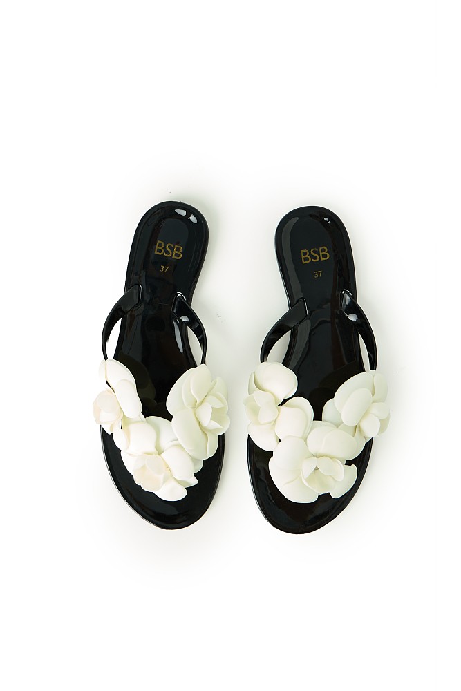 Flip-flops with decorated floral details