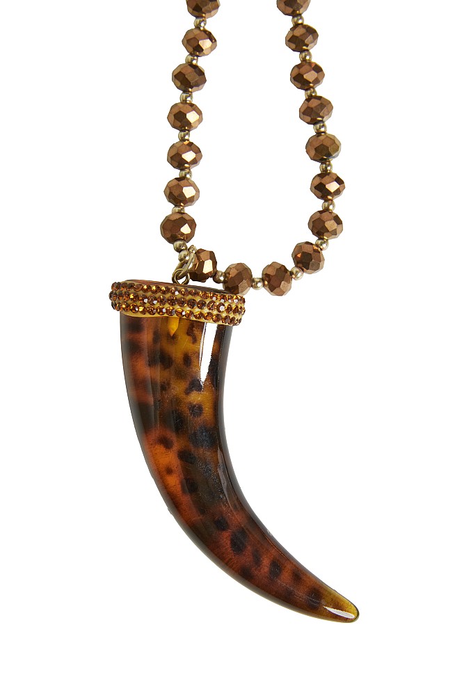 Beaded necklace with horn pendant