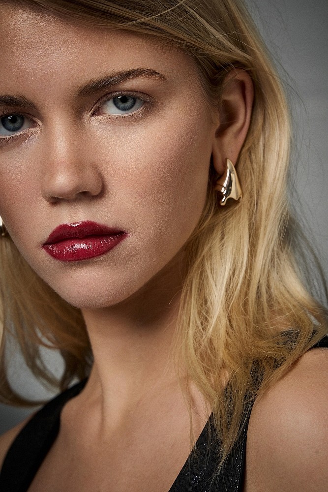 Tear-shape earrings