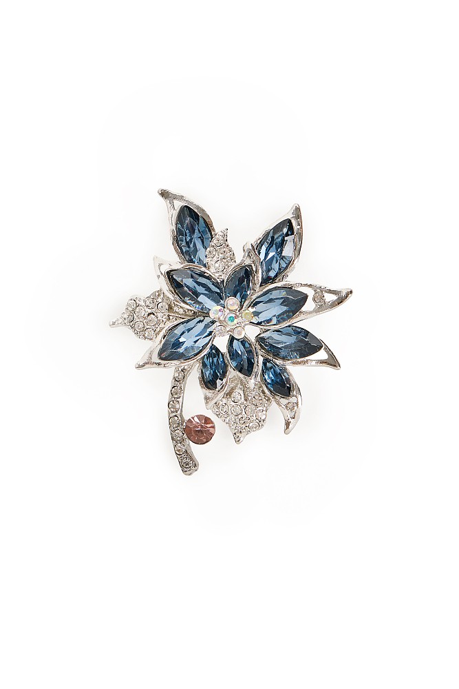 Broche en forma de flor con pedrería