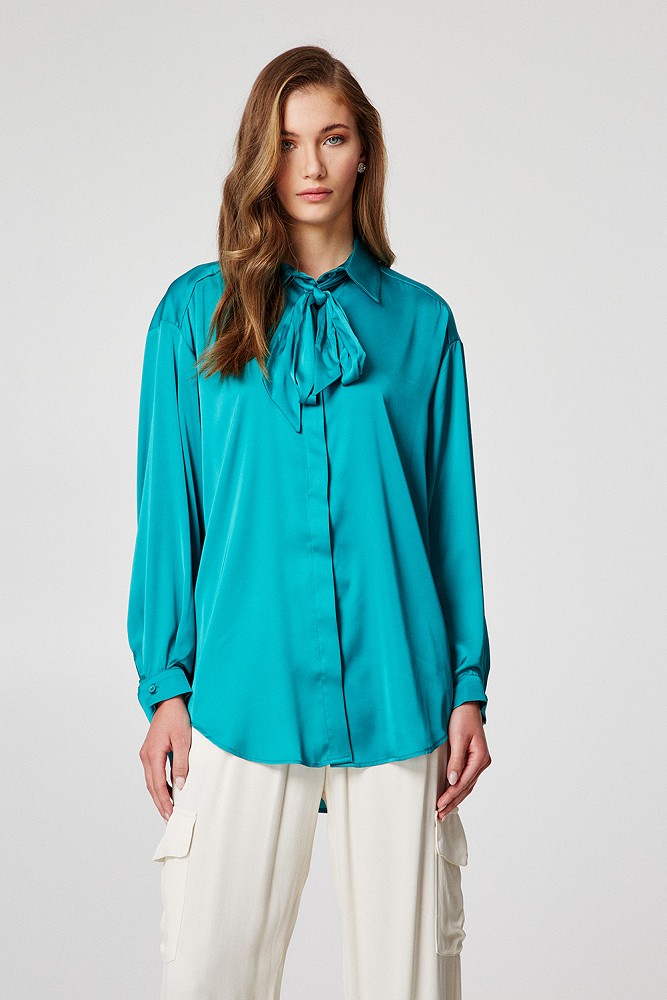 Oversized shirt with self-tie fastening
