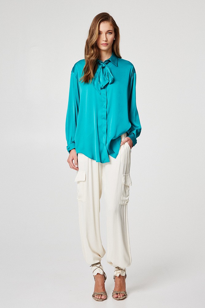 Oversized shirt with self-tie fastening