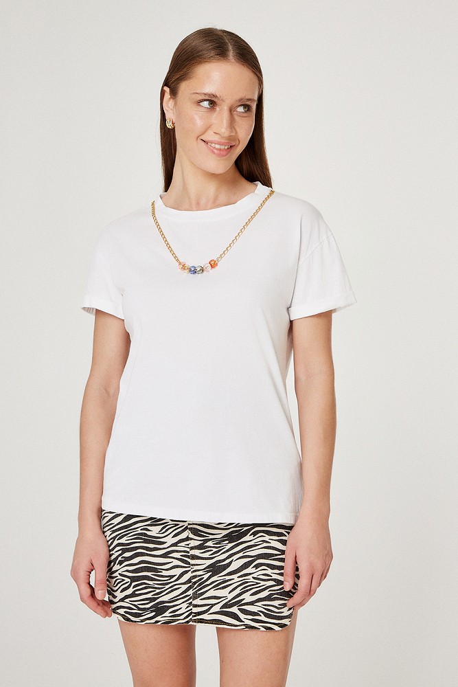 T-shirt with removable necklace