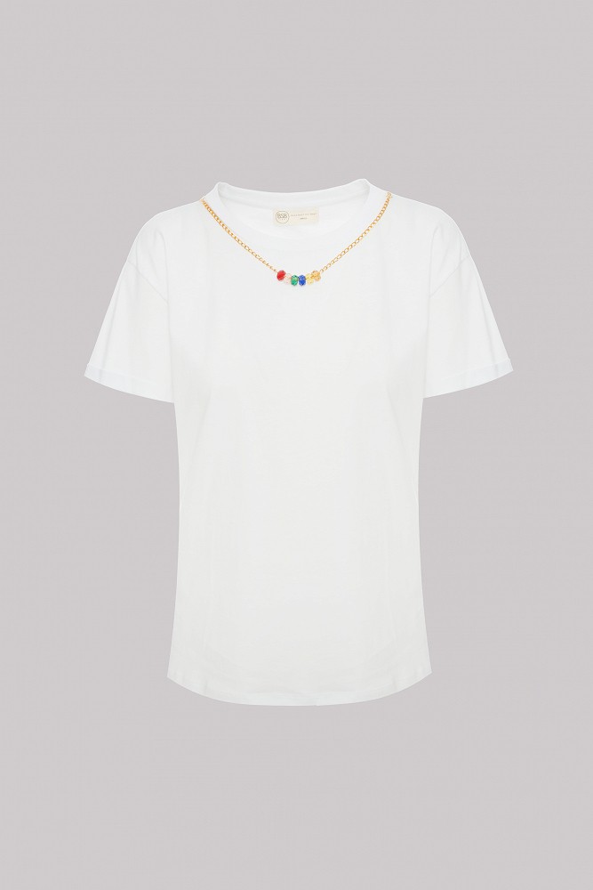 T-shirt with removable necklace