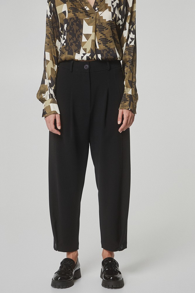 Highwaisted trousers with pleated deisgn
