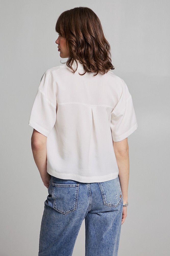 Shortsleeve blouse with collar