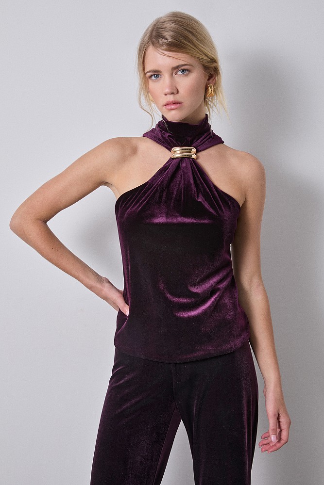 Sleeveless velvet top with hoop