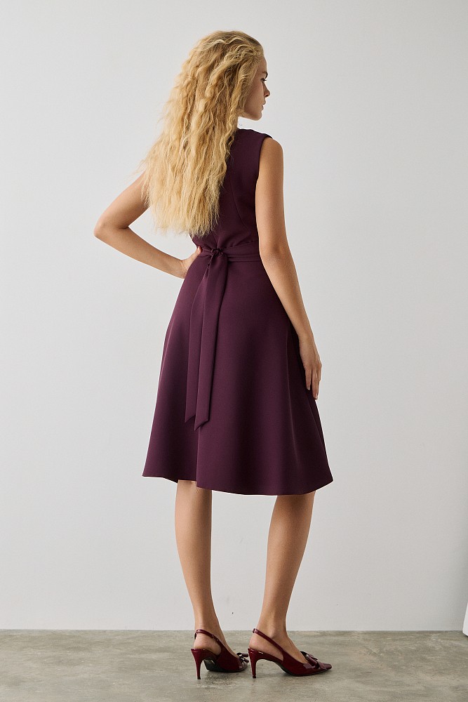 Midi sleeveless dress with belt