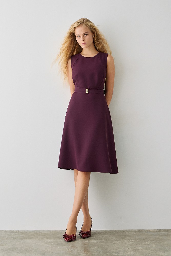 Midi sleeveless dress with belt