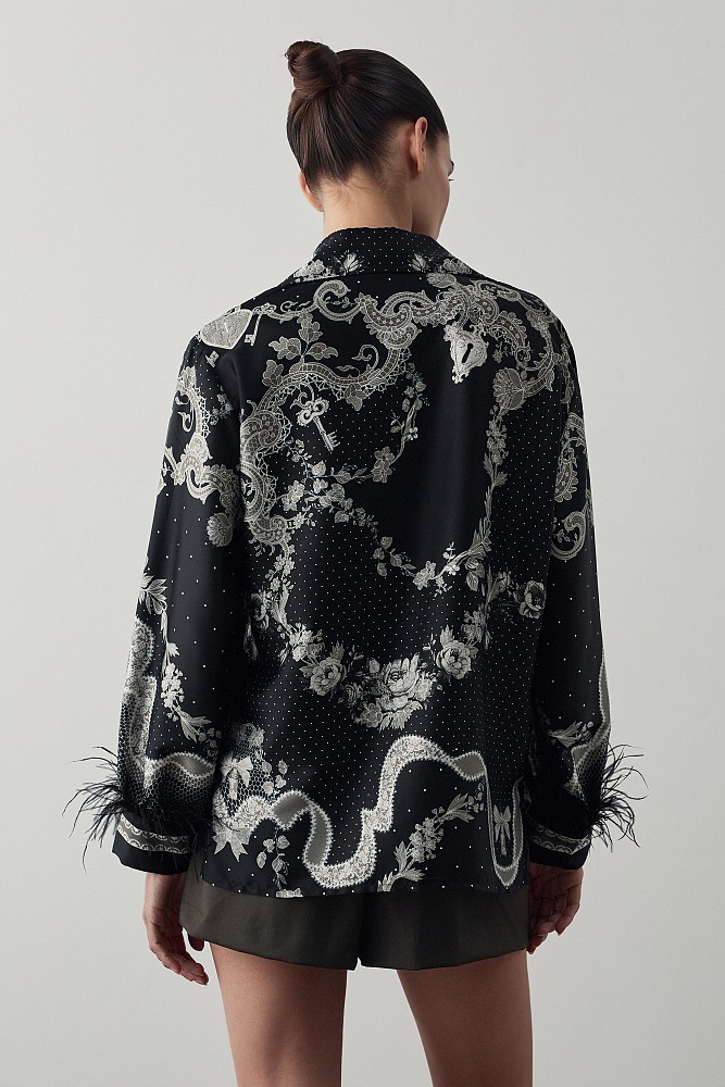 Printed shirt with feathers