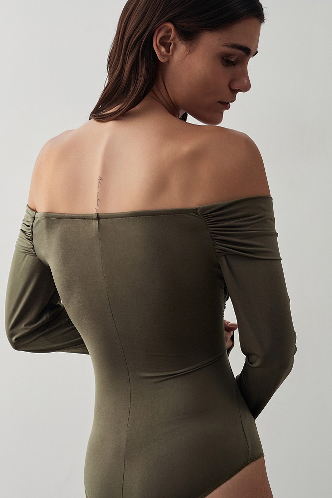 Έξωμο κορμάκι με αγκράφα - Gold label