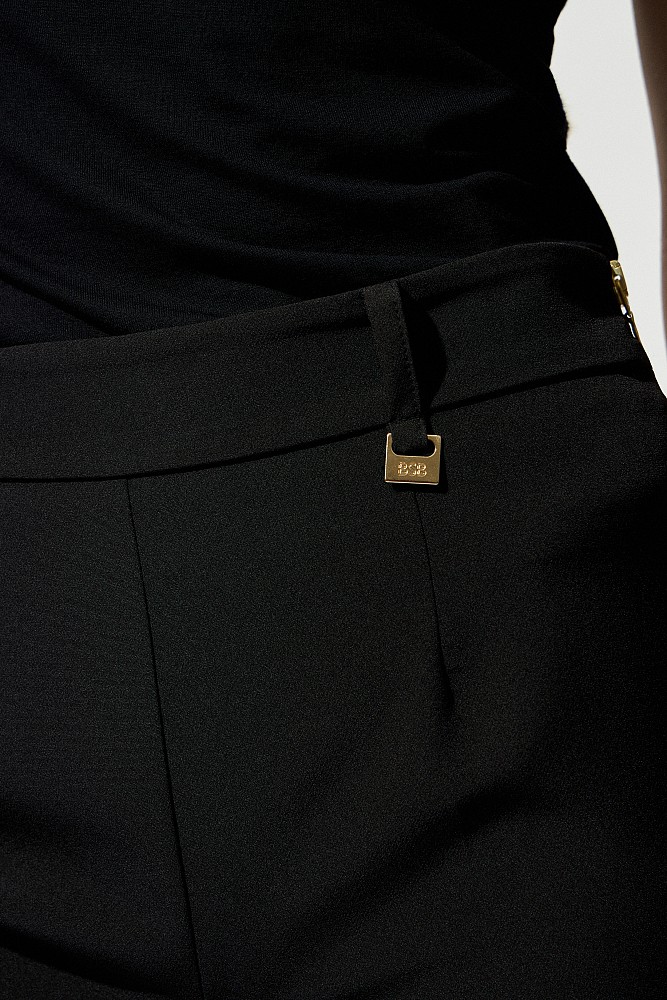 Pantaloni evazați