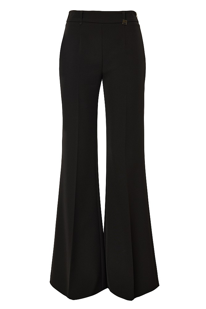Pantaloni evazați