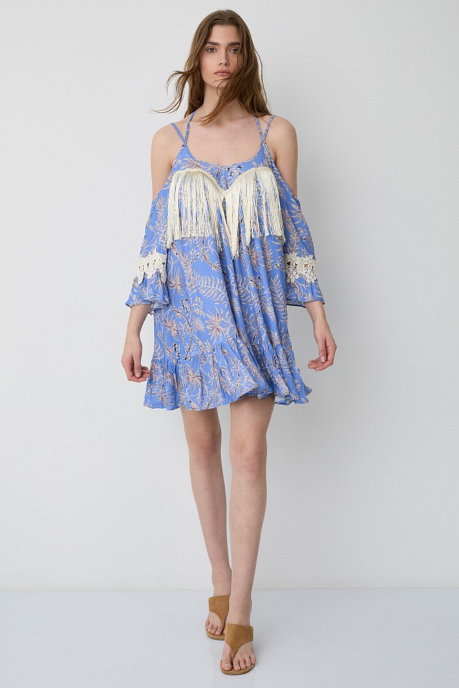 Vestido mini estampado con detalles de flecos y volantes