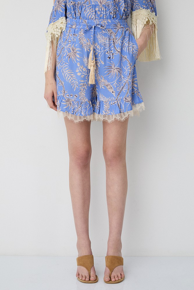 Shorts estampados con volantes
