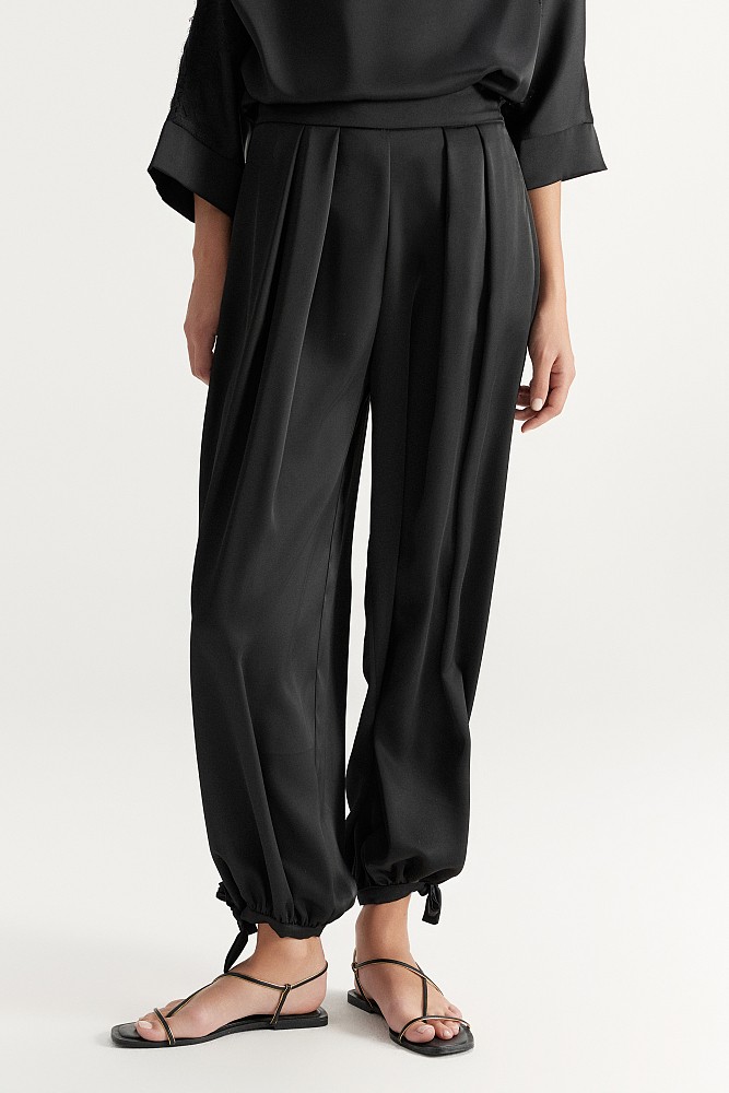 Pantaloni cu aspect satinat - Gold label