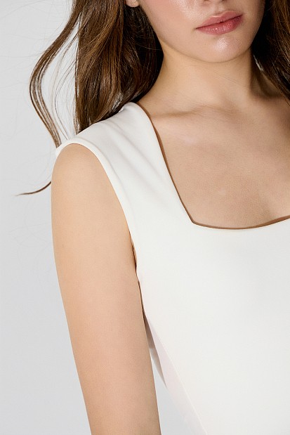 Basic sleeveless top