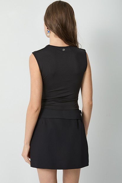 Basic sleeveless top