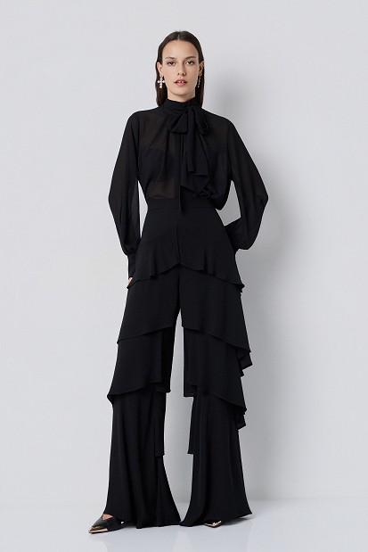 Muslin blouse with a tie-neck detail