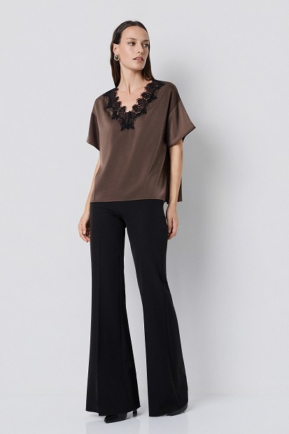 Shortsleeve blouse with lace