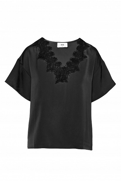 Shortsleeve blouse with lace