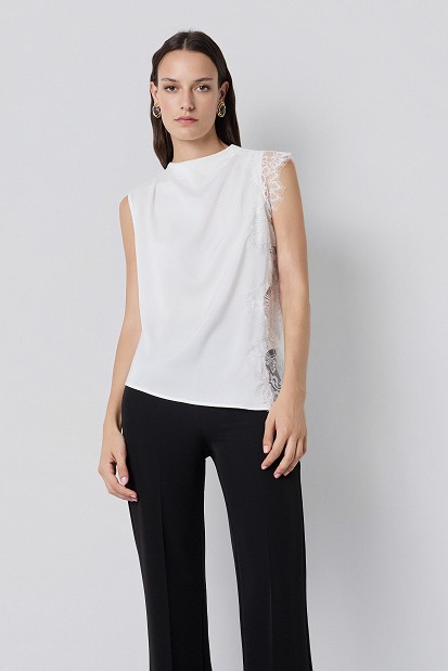 Blouse with lace and satin touch