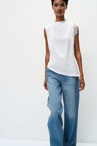Blouse with lace and satin touch