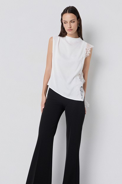 Blouse with lace and satin touch