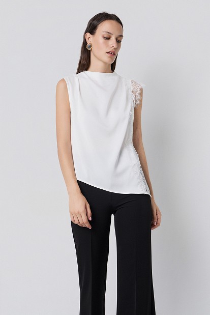Blouse with lace and satin touch
