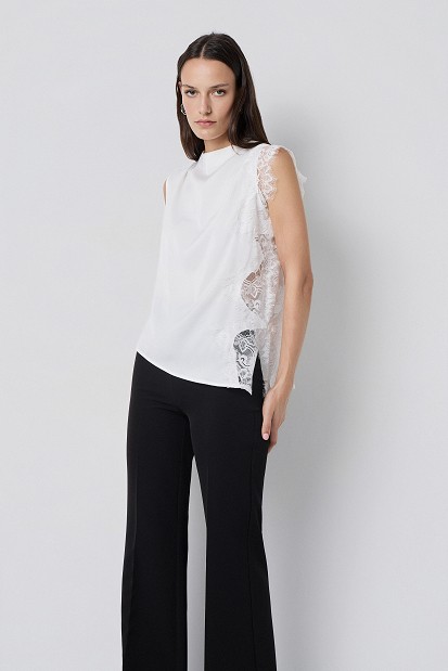 Blouse with lace and satin touch