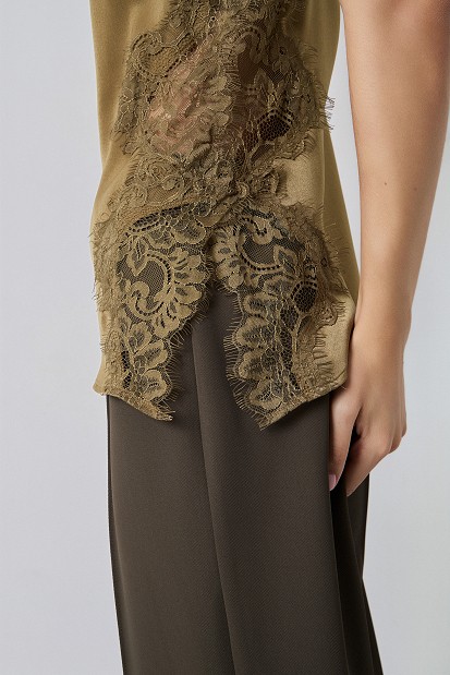 Blouse with lace and satin touch
