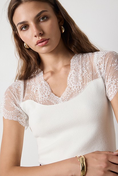 V-neck blouse with lace