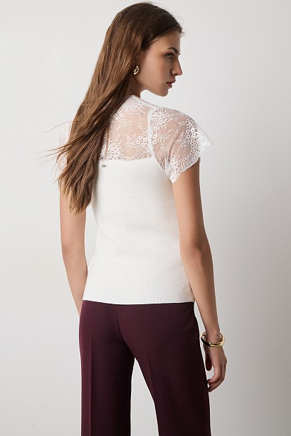 V-neck blouse with lace