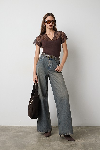 V-neck blouse with lace